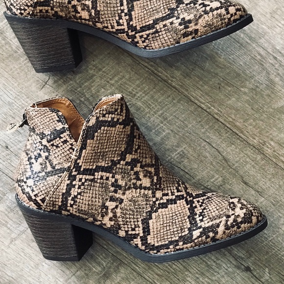 Mata Boho Python Snake Animal Print Heeled Bootie - Picture 4 of 9